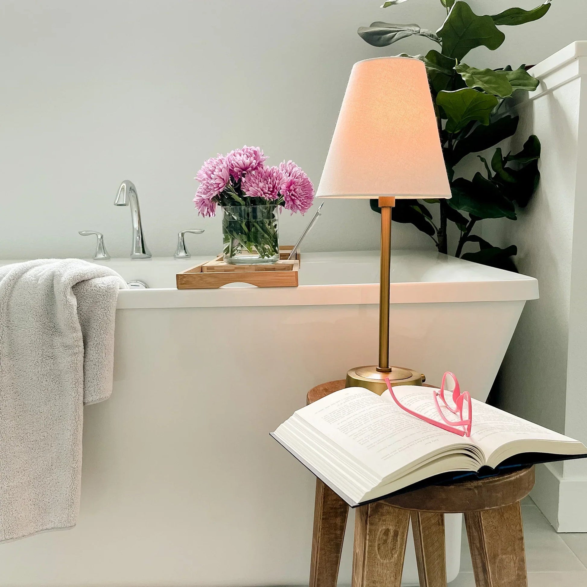 EleganceLite™ - Old-school charm and today's simple style 0