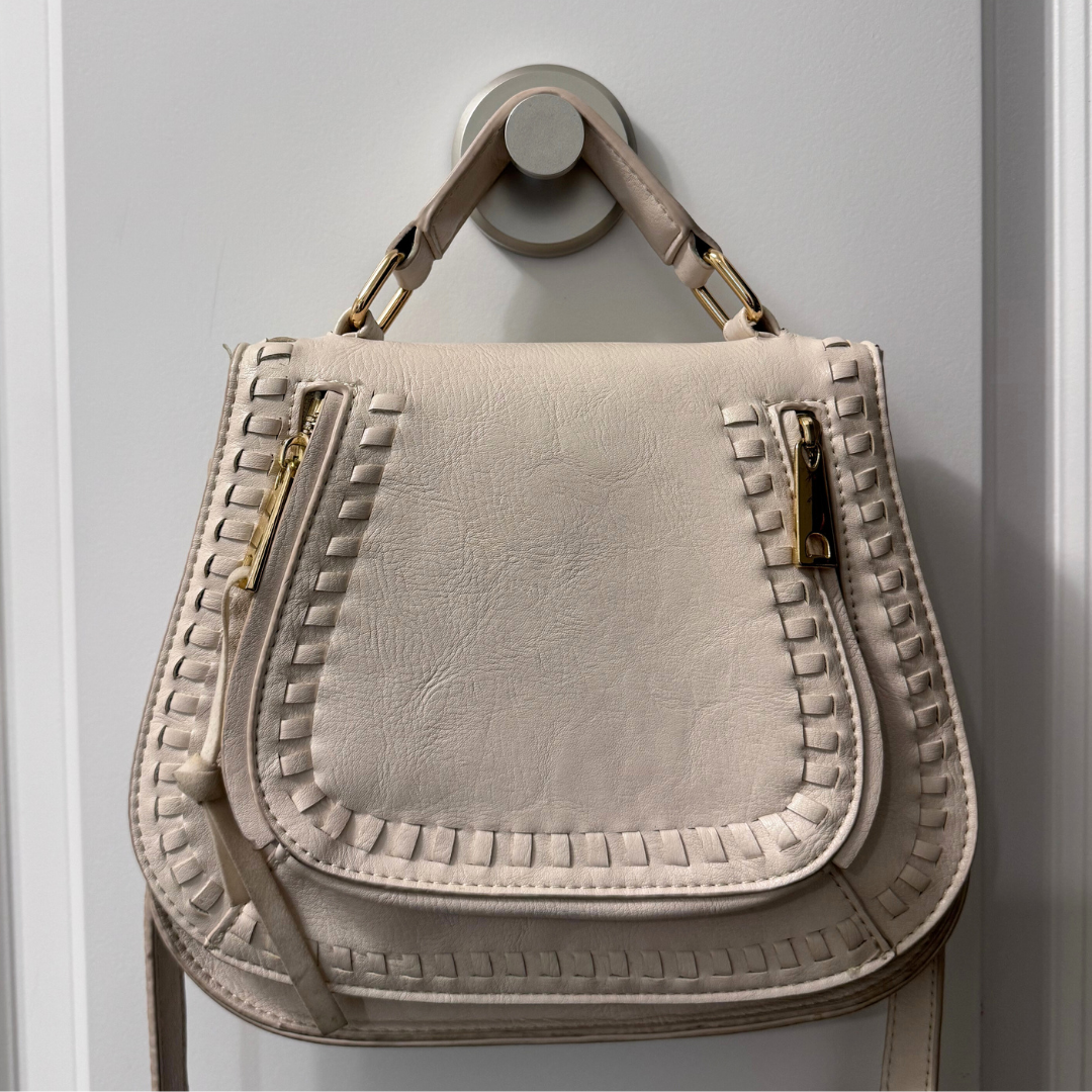 GripHoleHook™ Versatile screwless solution in seconds 5